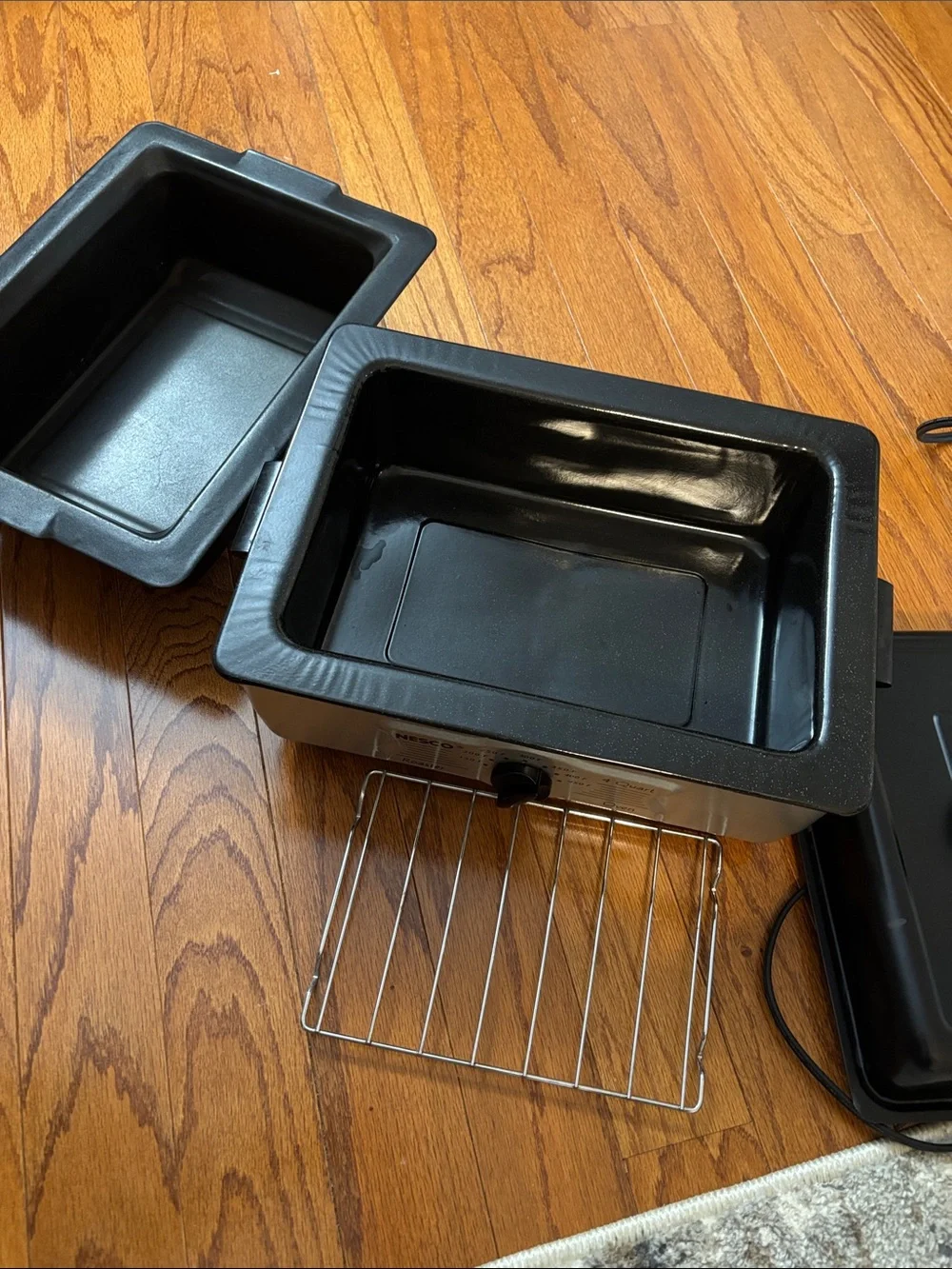 Nesco 4-Qt Roaster Oven Roasts, Bakes, Steams, Slow Cooks, etc